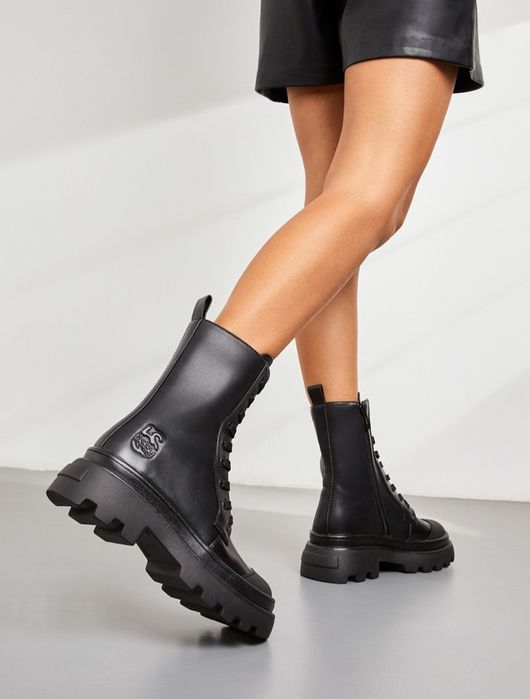 Продавам  дамски зимни обувки.