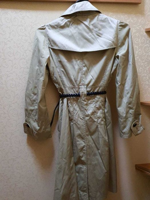 Продаётся плащ женский