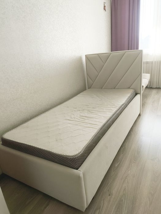 Продам кровать вместе с матрасом