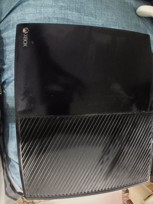 Vând pachet complect Xbox One 500GB