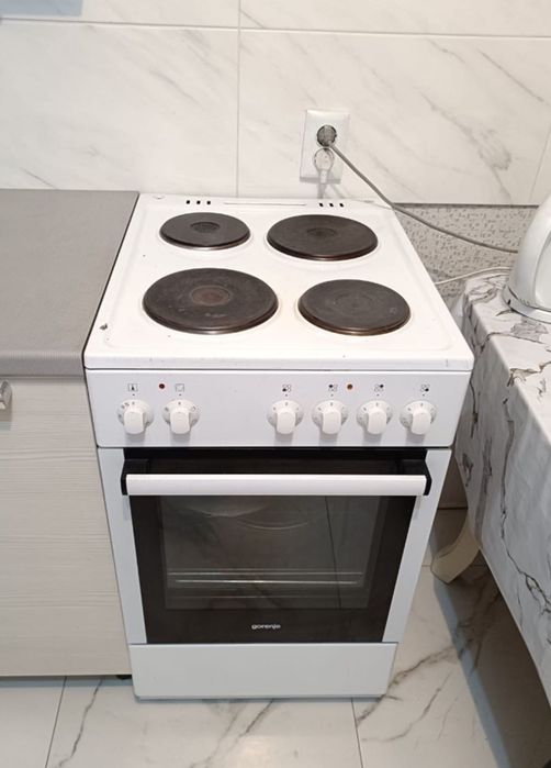 Плита, кухонный гарнитур