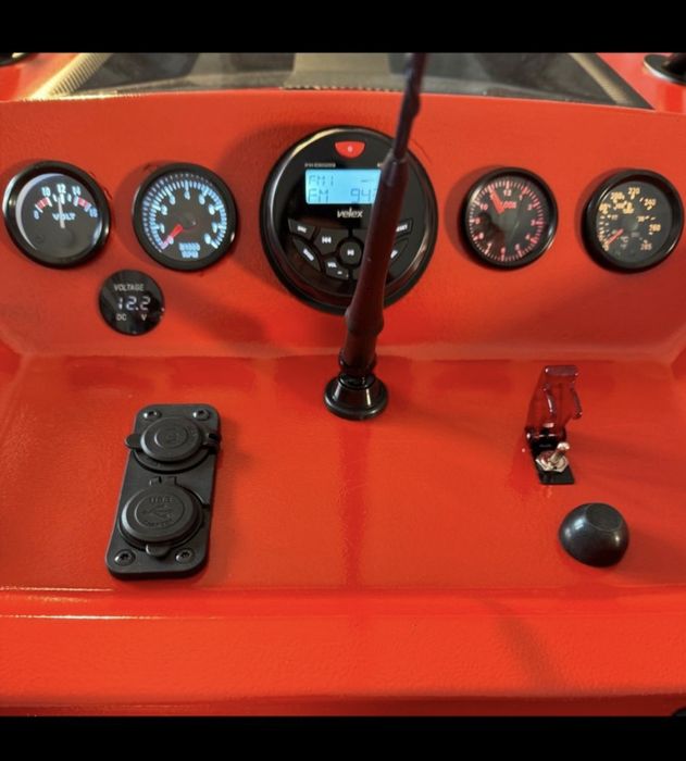 Vând barca Speedboat motor Johnson 120 impecabilă  preț  7850€