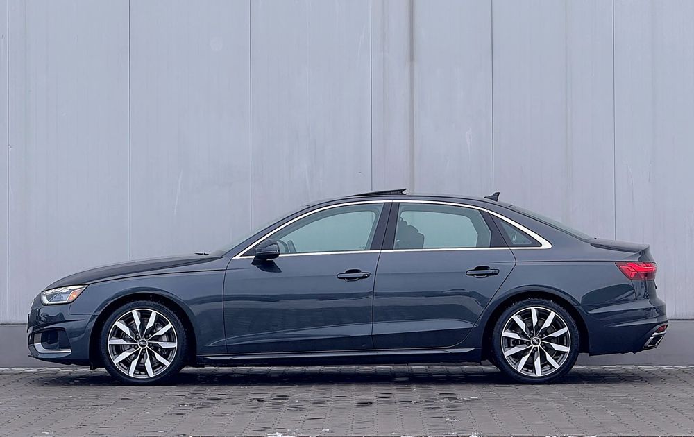 Audi A4 Limuzina GARANTIE / LED / Trapa / Distronic+ / Lane / Side / Camera / 18"