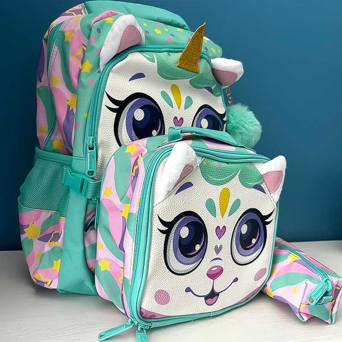 Раница СЕТ ОТ 4 ЧАСТИ: Раница, Чанта за храна, Несесер и Ключодържател