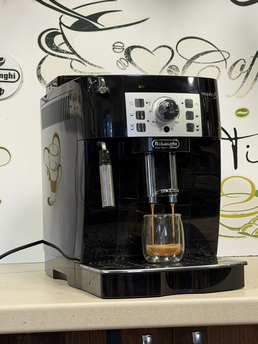 Кафемашина кафе автомат delonghi magnifica S с гаранция