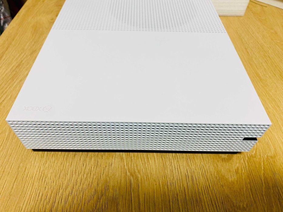 КАТО НОВ !!! Xbox One S 1TB, 4К, White