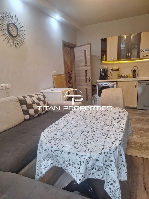 Продава се Тристаен апартамент в Пловдив, Младежки Хълм - 82 кв.м за 3049 €/кв.м - Снимка #1