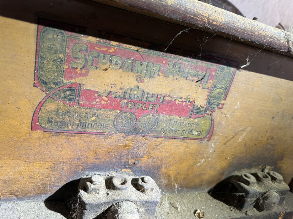 Masina de desfacut porumb veche