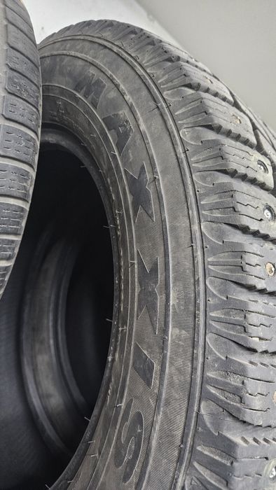 Продам пару шин  215/65/16с