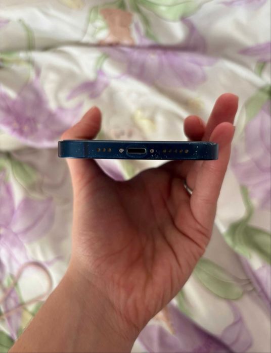 Iphone 12 de 64 gb cu viata bateriei 80%