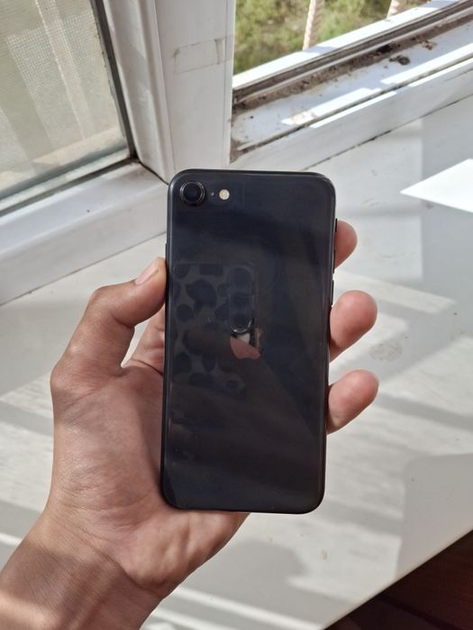 Айфон се 2020 идеал