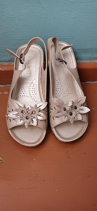 Босоножки женские