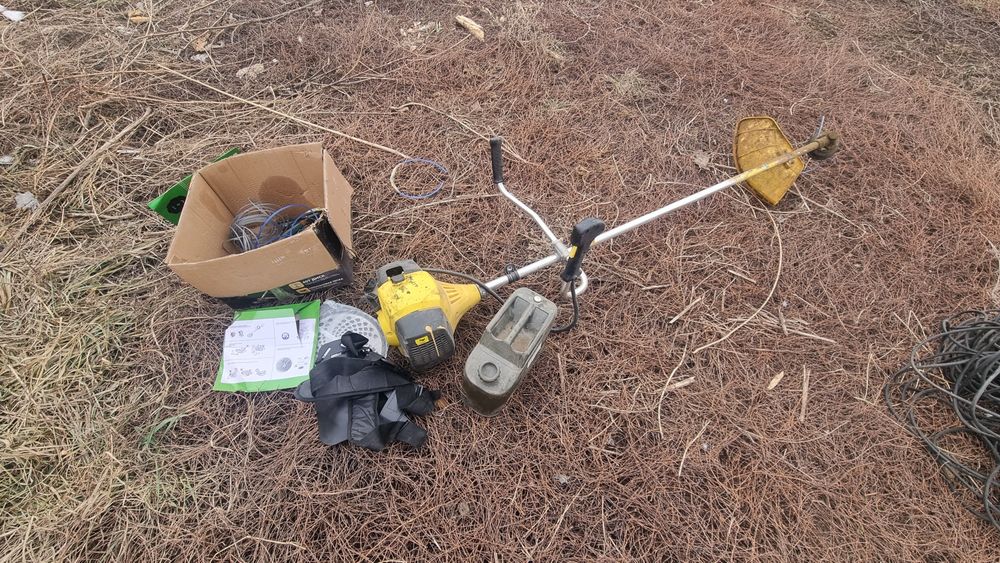 Тримммер беззиновыи  с бензин бак