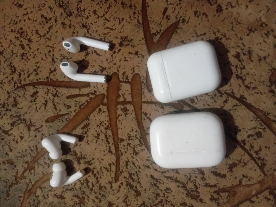 Продам наушники две штуки