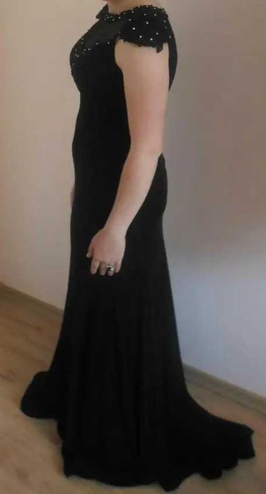 Официална черна рокля