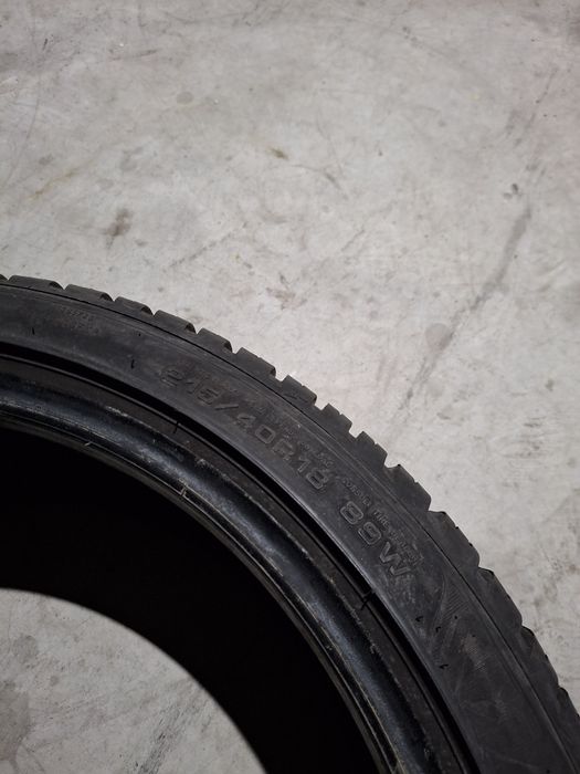 2 Anvelopele de iarnă 215 40 r18  Goodyear