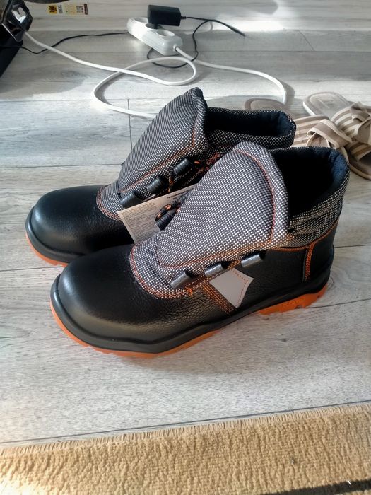 продам новый спец ботинка
