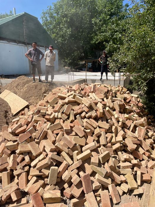 Красный жженый кирпич