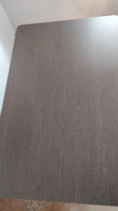 Vând masa cu 3 scaune de bucătărie