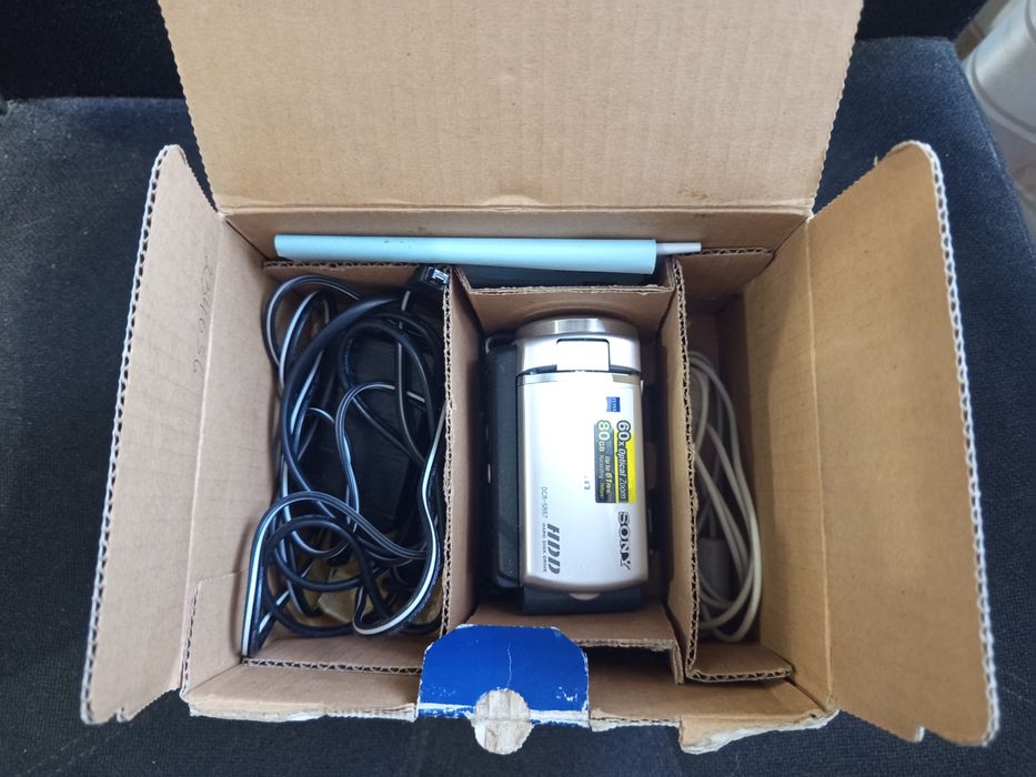 Видеокамера Sony Handycam DCR-SR67E