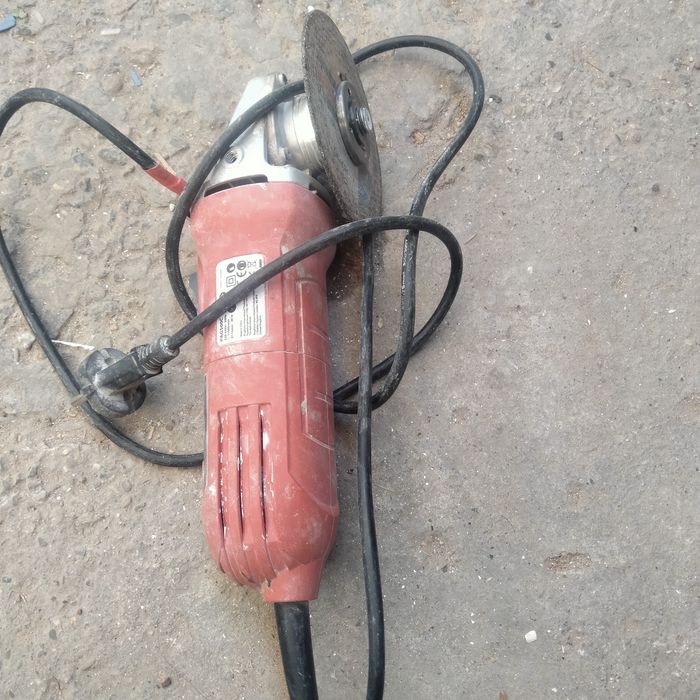 De vânzare  aparat tăiat faianță și gresie 100 lei ,flex 80 lei ,