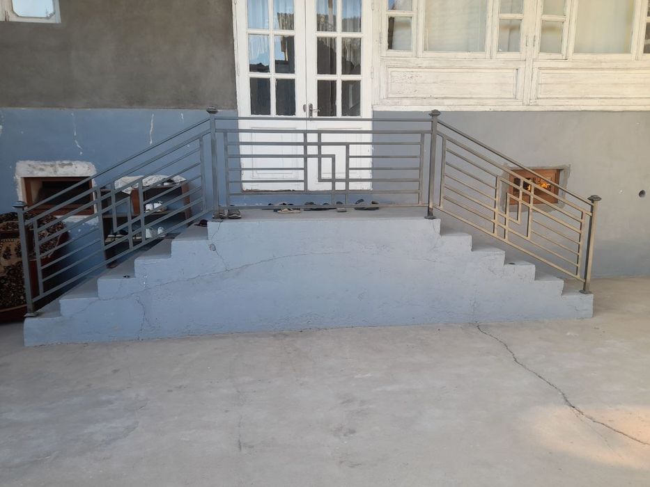 Перила, решетки, навес, заборы.