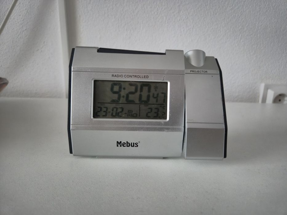 Ceas de birou, cu alarme , ziua , luna , temperatură