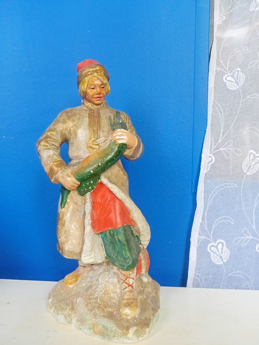 Продам статуэтку Емеля с щукой