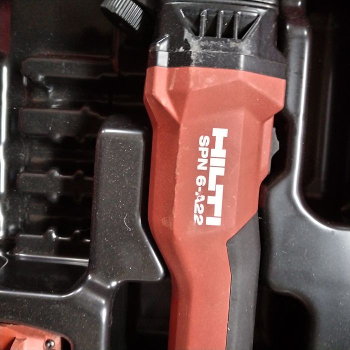 Vand foarfeca de taiat tabla pe acumulatori Hilti SPN 6-A22 folosita e