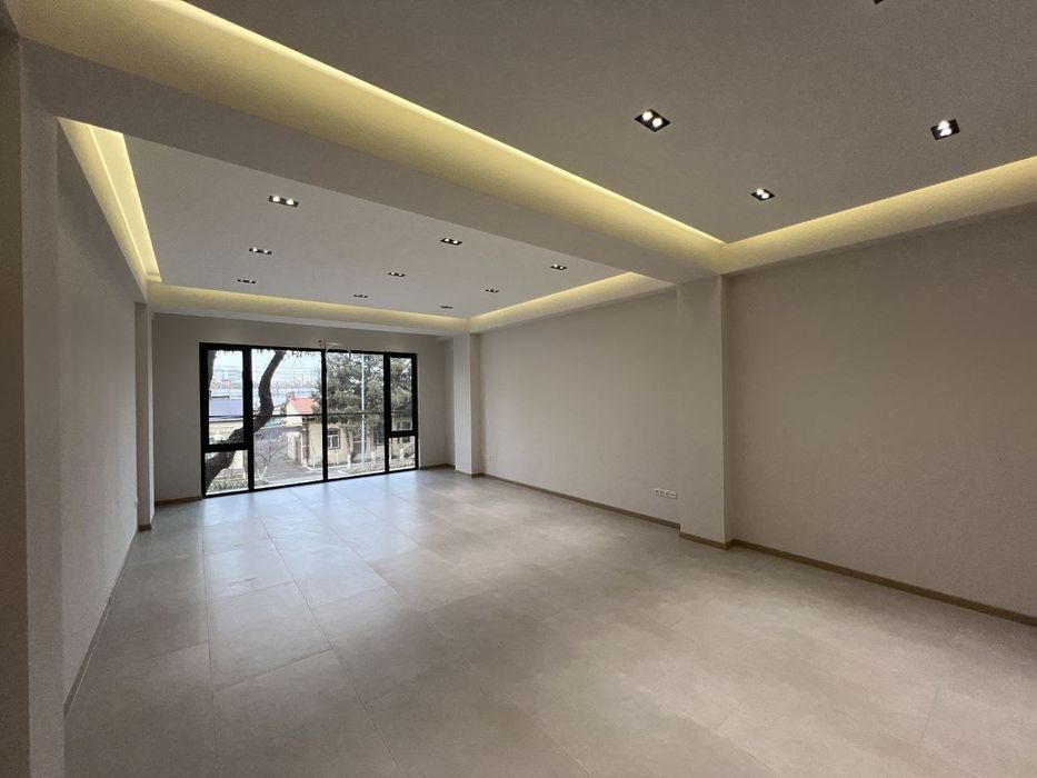 Продажа коммерческого помещения на 1-й линии в центре