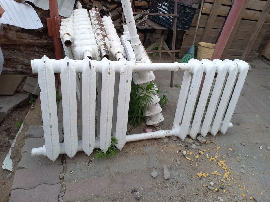 Продам чугуные батареи