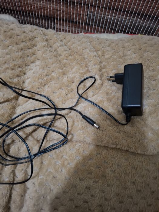 Продавам зарядни устройства