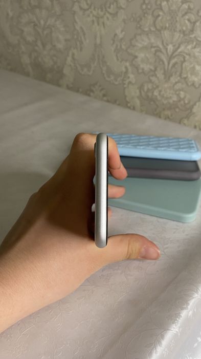 iPhone se 2020 64 гб «СРОЧНО ПРОДАМ»