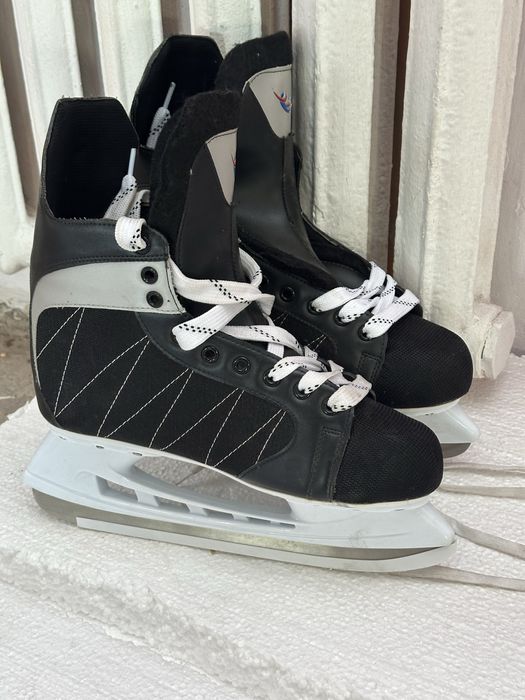 Коньки женские и мужские новые