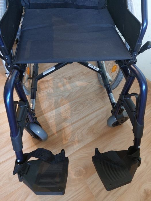 Продаю новую инвалидную коляску