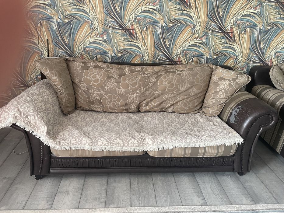 Продам диван с креслами