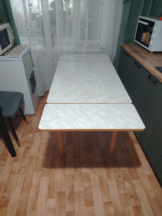 Продается кухонный стол