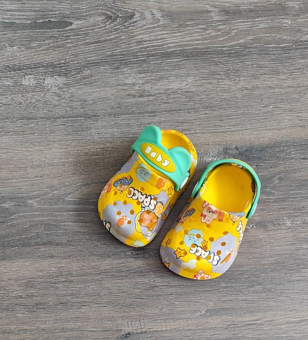 Продам детскую обувь