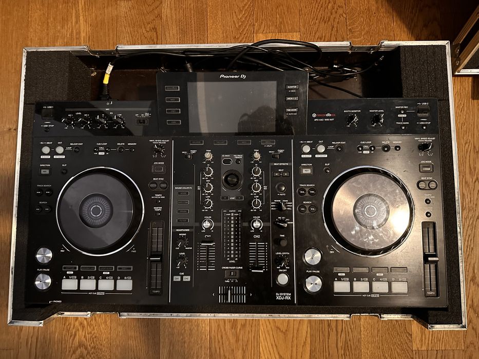 Consolă PIONEER XDJ-RX cu Hard Case Thomann