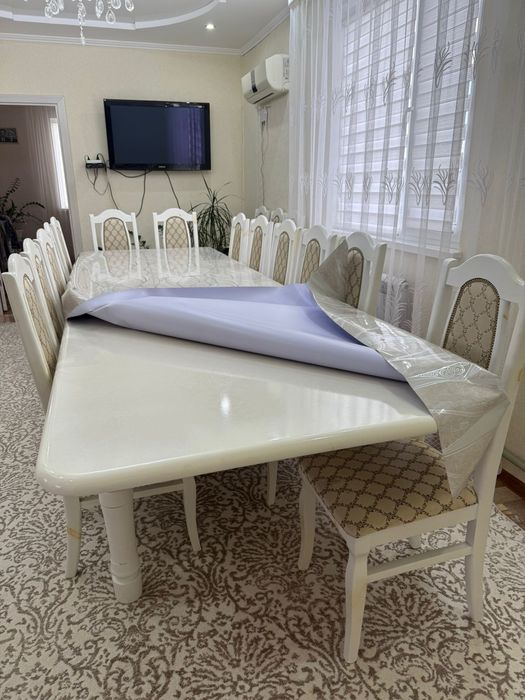 Продается стол и стулья