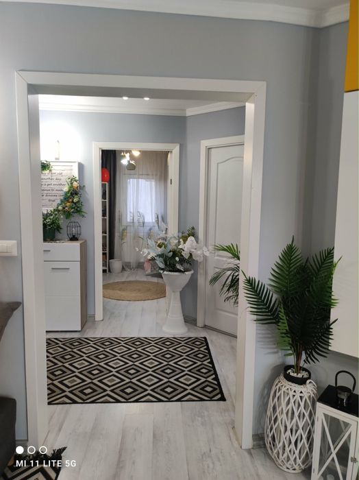 Apartament- renovat complet