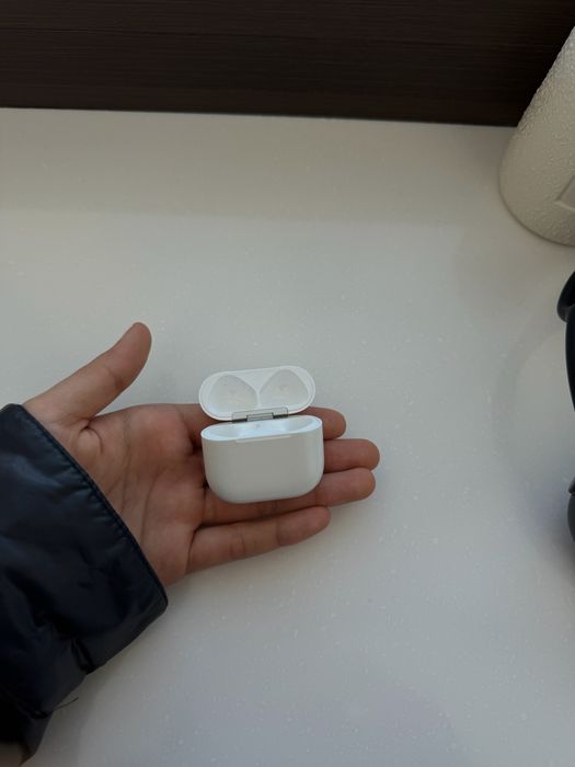 Airpods 4 кейс без наушников