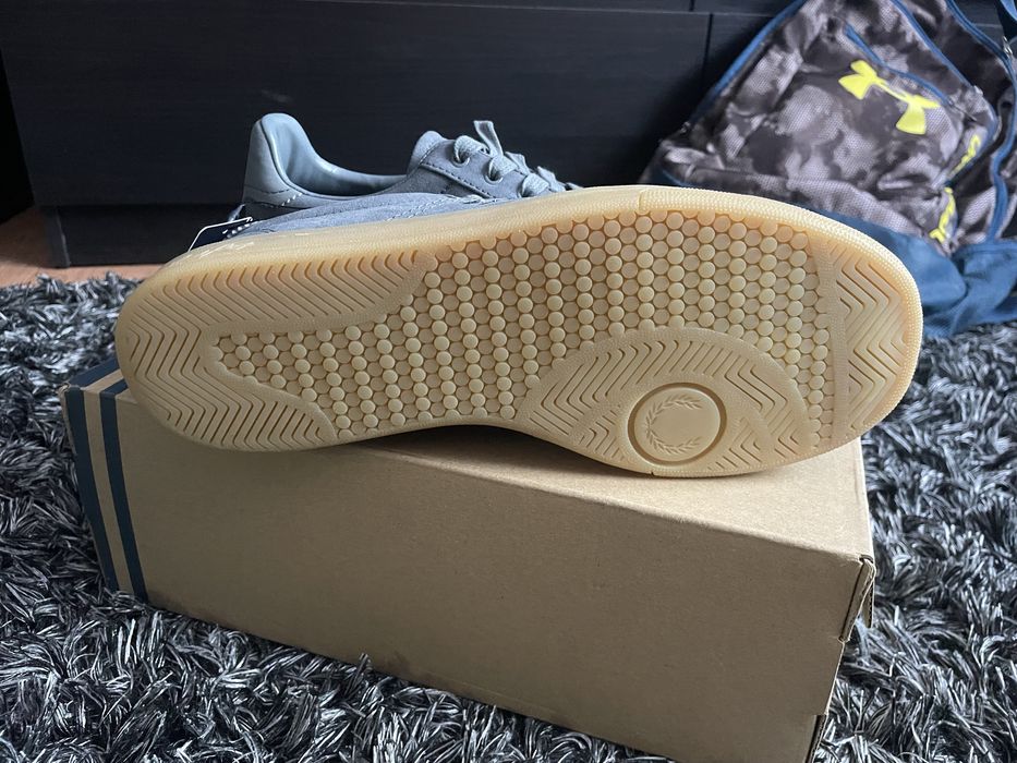 Adidasi eleganti Fred Perry - piele intoarsa - marimea 40