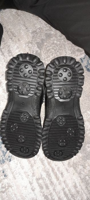 Продам кроссовки осень-весна