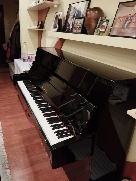 Pianina acustica Kawai K15 E ca nouă