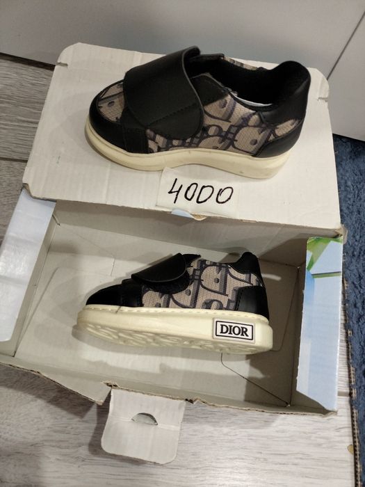 Продам детскую обувь