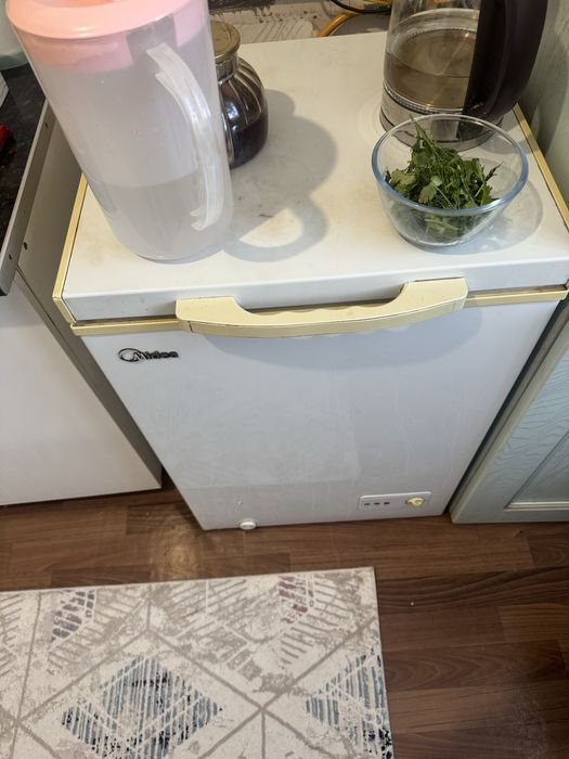 Холдильник с морозильной камерой