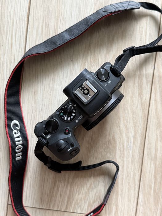 Беззеркалка Canon RP body