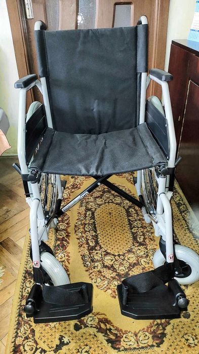 Vand carucior cu rotile