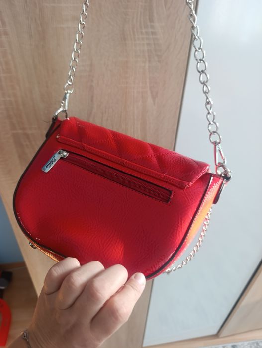 Лачена чанта Doca